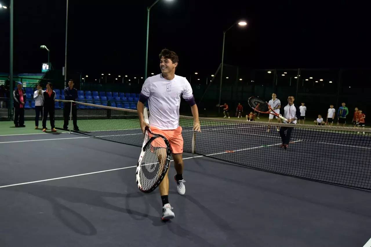 牌赞助商去 牌赞助商去